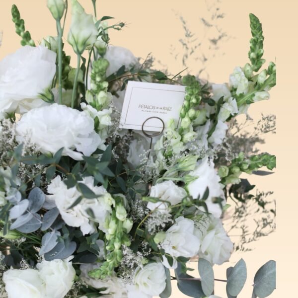 Jarrón con Lisianthus, Eucaliptos Sofia - Image 2