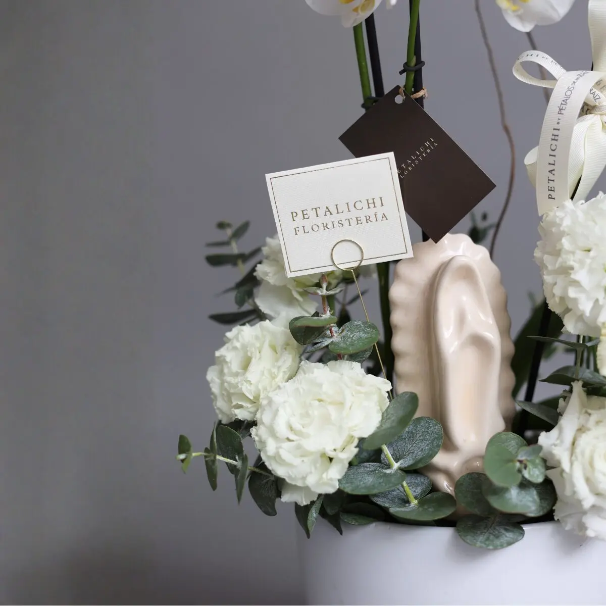 Arreglo de Orquídea con Virgen: Lupita - Image 2